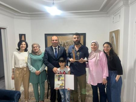 مؤسسة سيّدة الأرض تكرم الفنان والرسام الفلسطيني رائد القطناني في عمّان